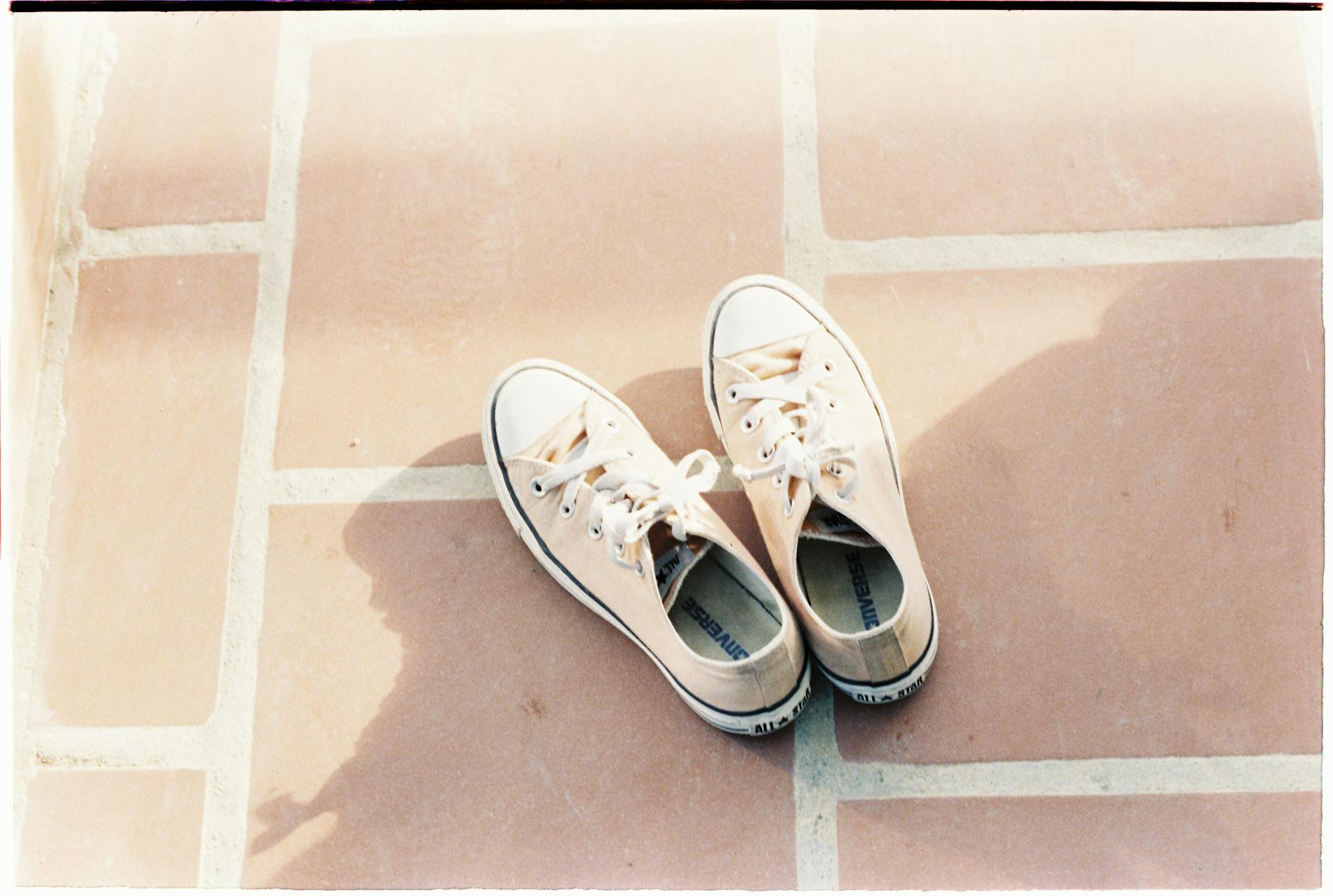 When One Pair of Shoes Works for Both and When It Absolutely Does Not - Featured image