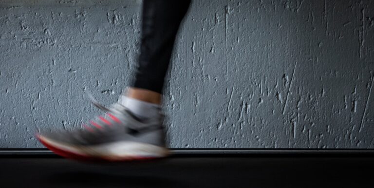 Why Long Treadmill Runs Require a Different Shoe Mindset - Featured image
