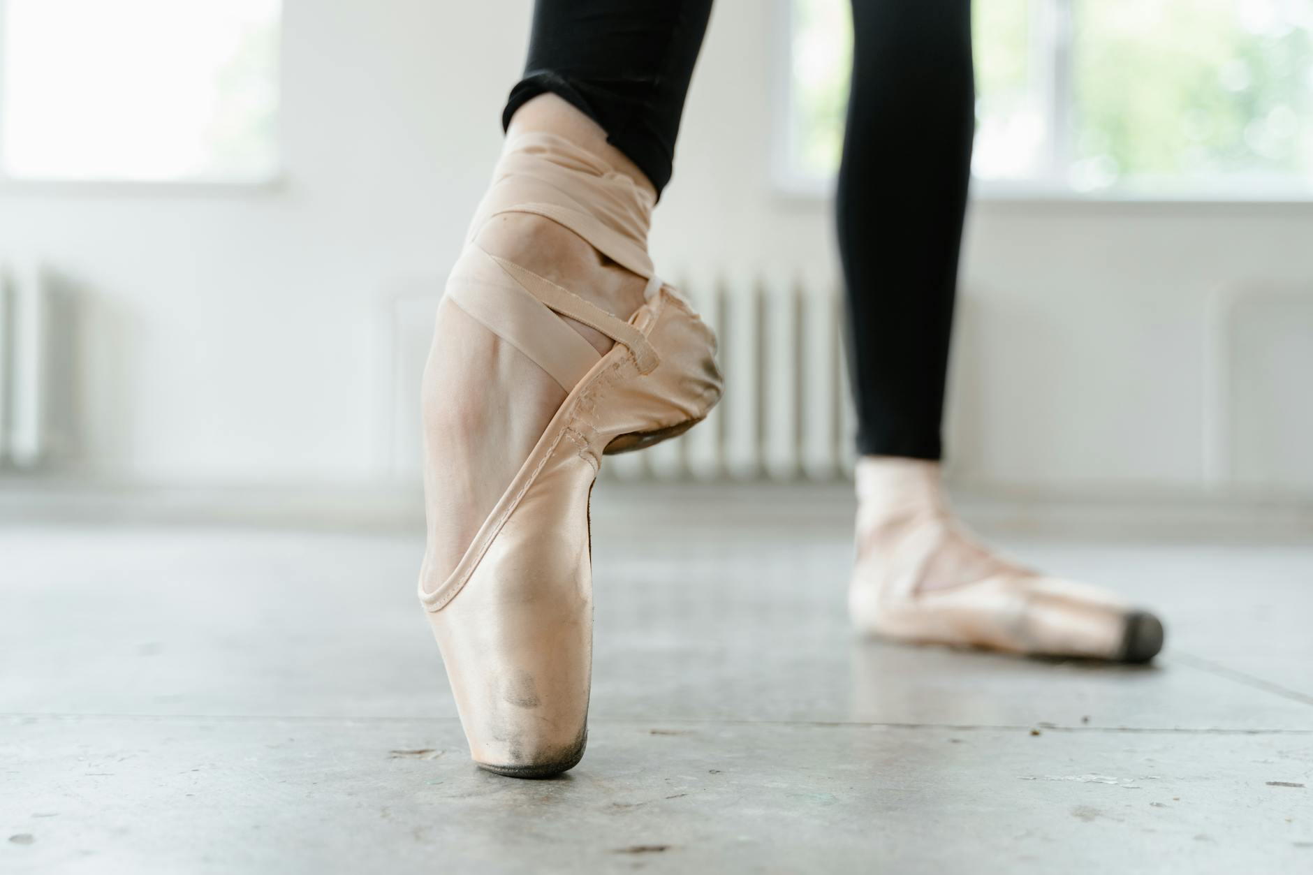 Why Does Shoe Flexibility Affect Indoor and Outdoor Running Differently?