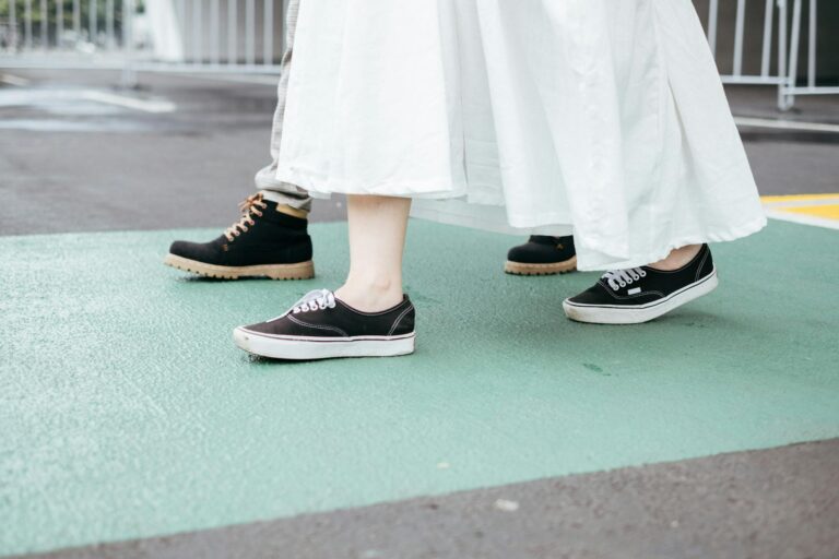 Best Walking Shoes for Flat Feet - Featured image