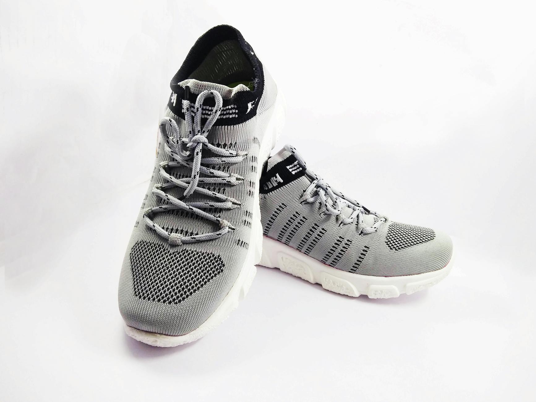 How Does Breathability in Running Shoes Affect Long-Distance Performance?