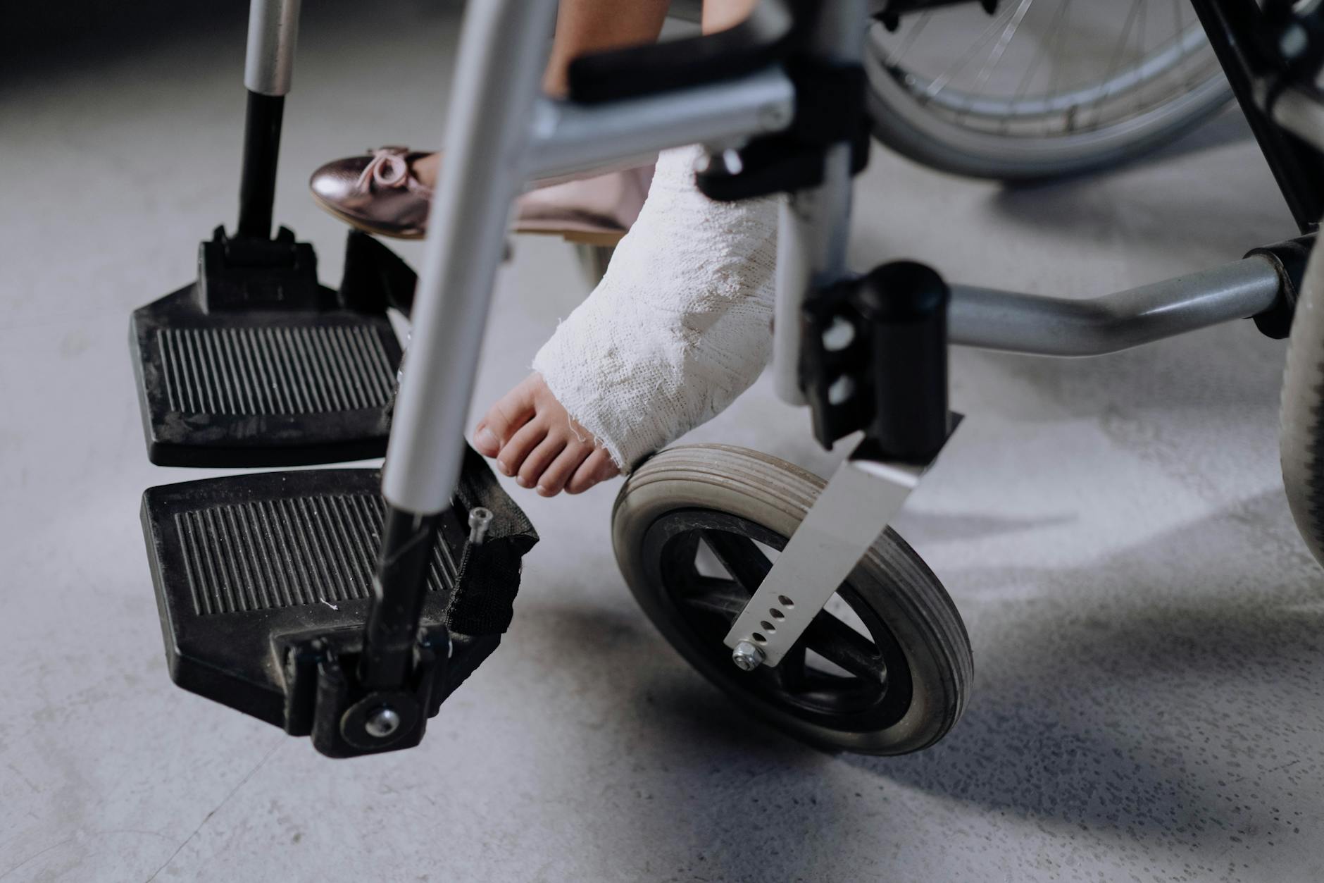 How to Avoid Overuse Injuries When Running 7 Miles After 60 - Featured image
