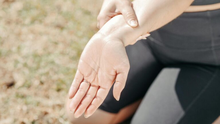 What Causes Blisters and How to Prevent It - Featured image