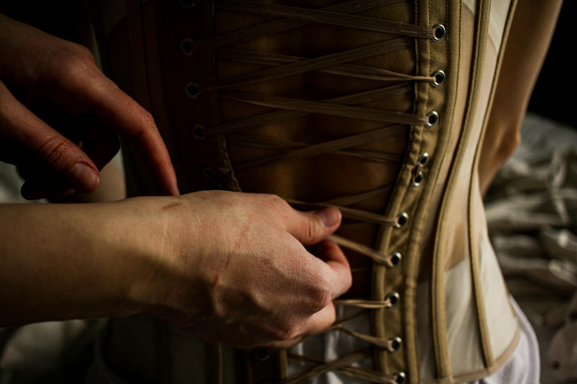 What Makes Lace-Up Walking Shoes More Supportive Than Slip-Ons?