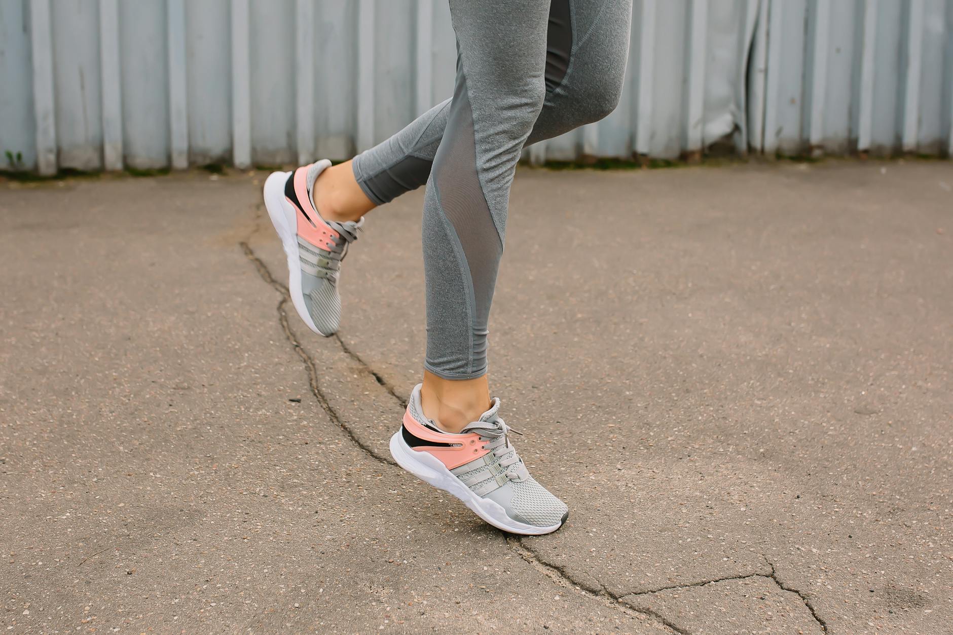 What Makes Running Shoes Protect Your Knees During Longer Runs?