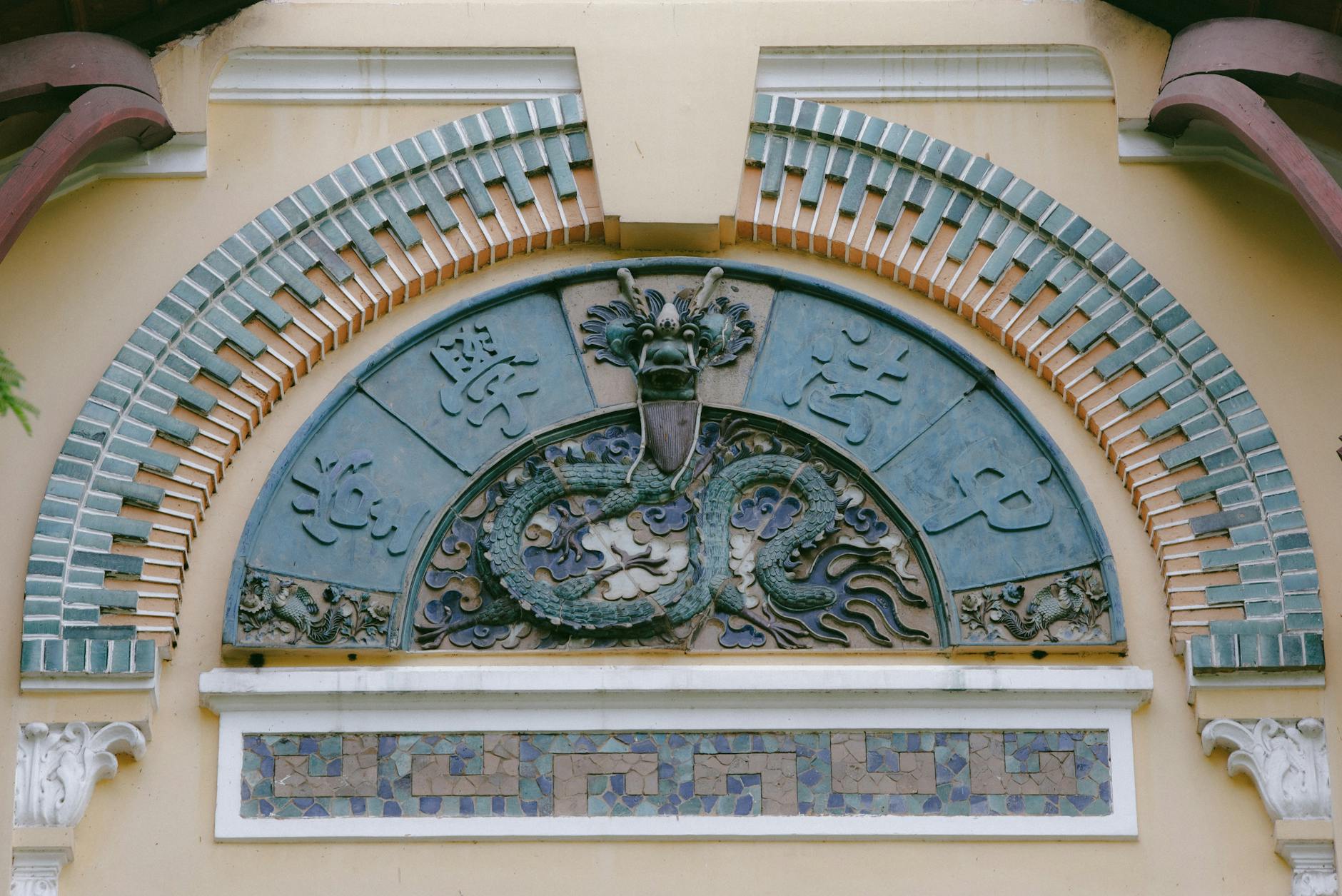 What Podiatrists Say to Look for in an Arch-Supportive Walking Shoe