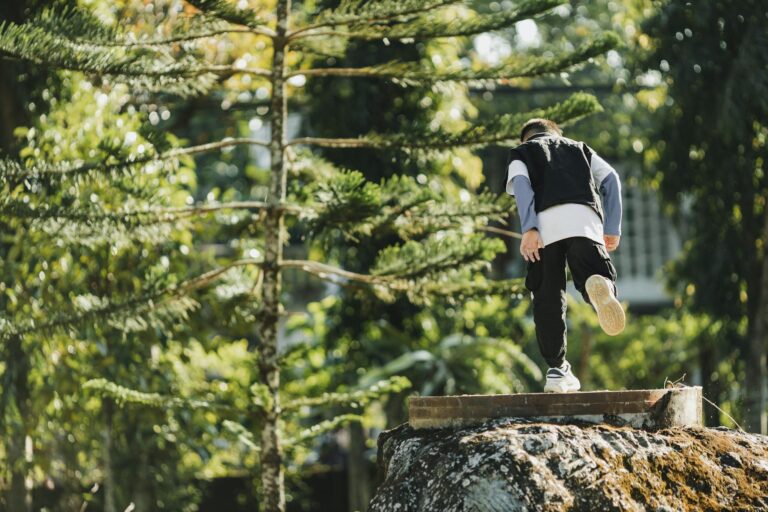 Difference Between Moderate and Vigorous Activity (Clearly Explained) - Featured image