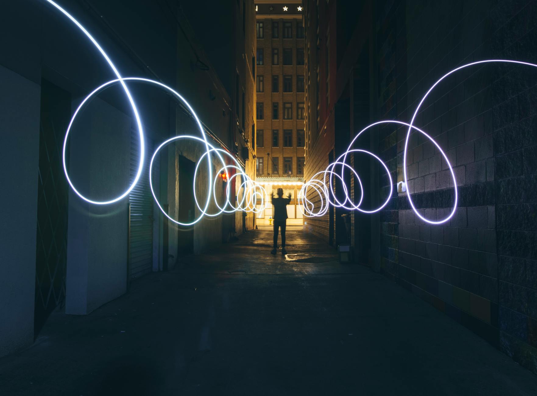 How Does Temperature and Light Exposure Affect Morning Running?