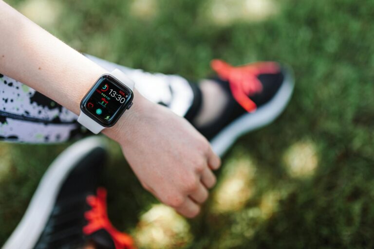 How to Run Strictly by Heart Rate Without Looking at Pace - Featured image