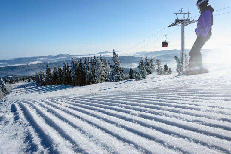 Downhill Skiing: How a Day on the Slopes Earns Intensity Minutes - Featured image
