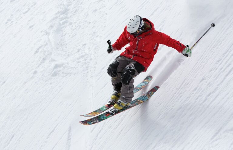 Downhill Skiing: How Leg Burn Reflects Heart Rate - Featured image