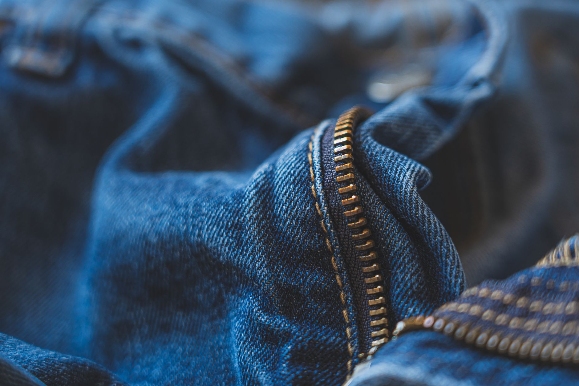 How Do Zippered Pockets Actually Function in Running Tights?