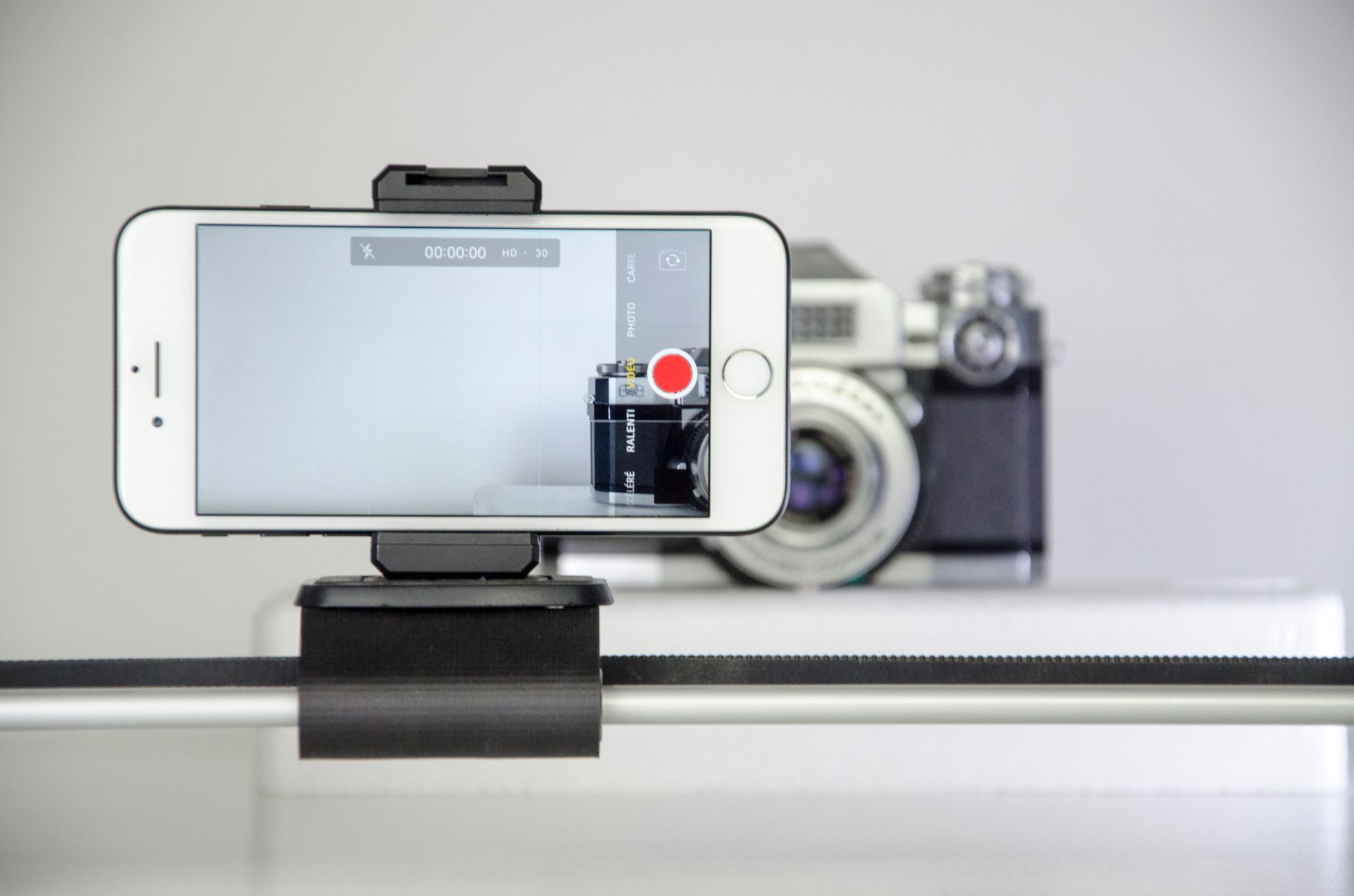 Phone Holders for Big-Screen Devices - Featured image