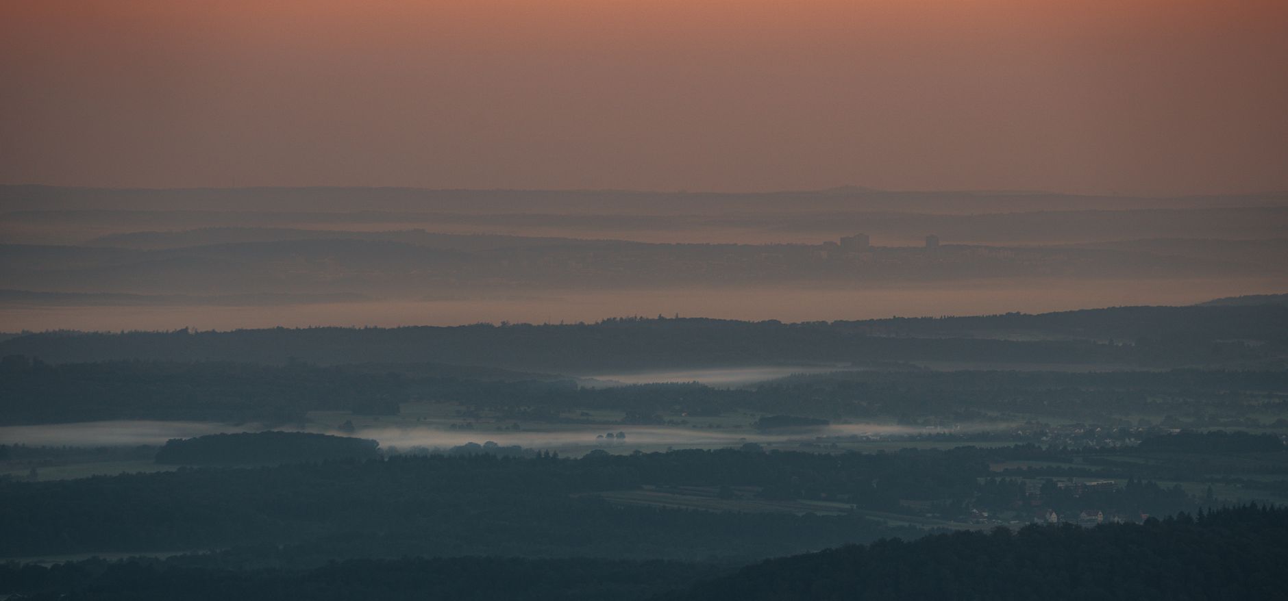 Why Do Pre-Dawn Runners Need Consistent Lighting for Safety?