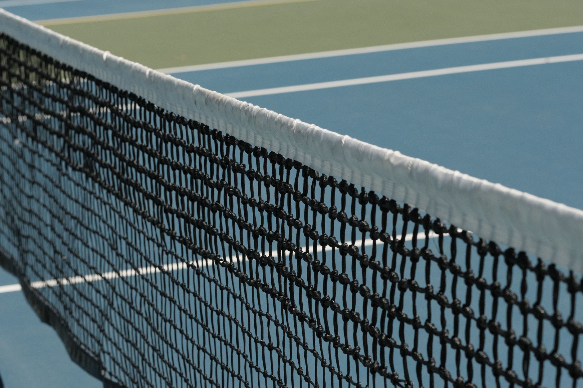 How Court Coverage Differs Between Singles and Doubles Play