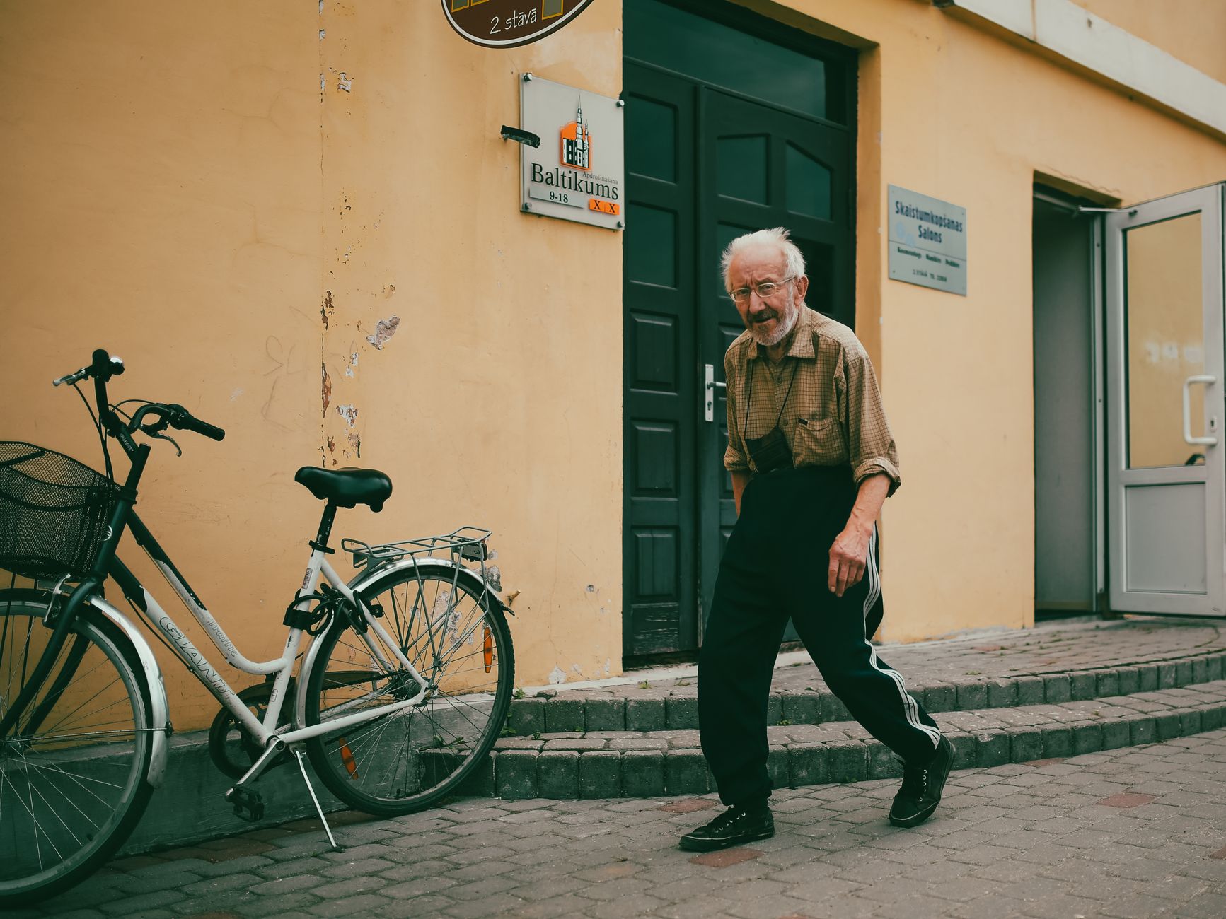 How Daily Movement Rebuilds the Aging Body - Featured image