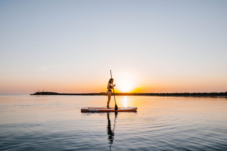 Stand-Up Paddleboarding Cardio Guide - Featured image