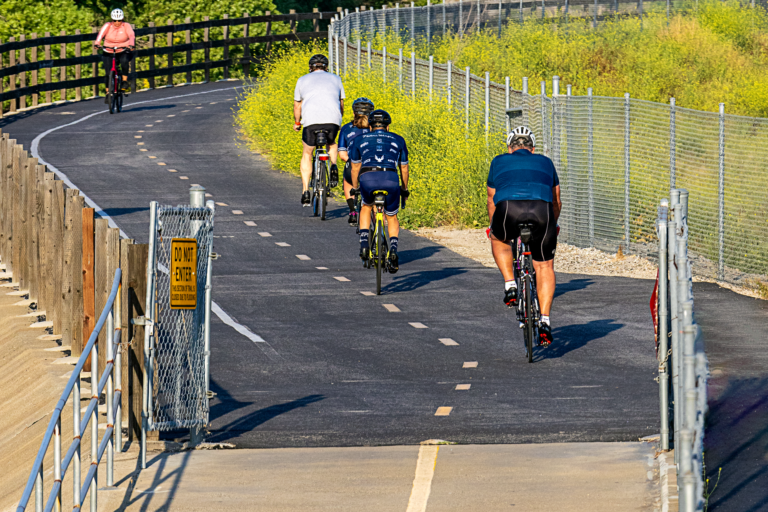 Community trail running events welcome all participants regardless of experience level - Featured image