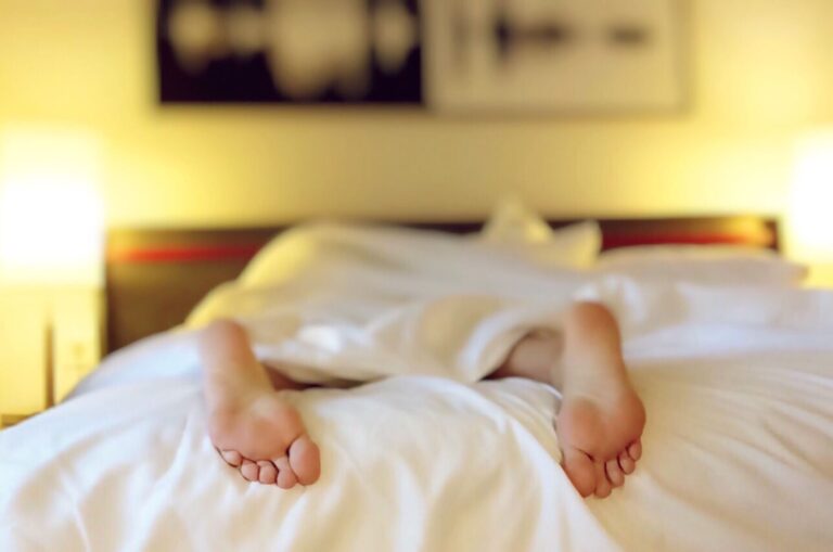 Overtraining Insomnia in Runners: Elevated Resting Heart Rate as an Early Sign - Featured image