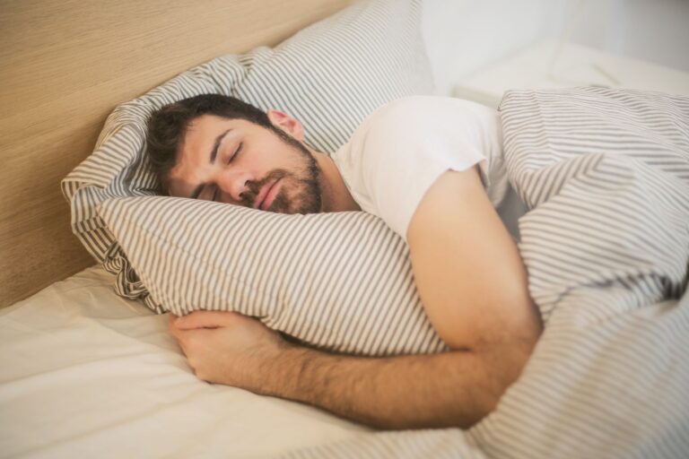 Sleep Needs by Marathon Training Phase: Base vs Peak vs Taper - Featured image